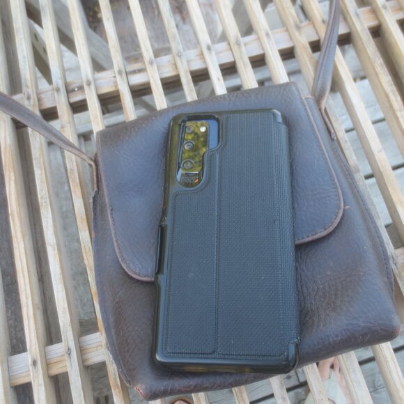 Liz Claiborne Thick Leather Utility Travel Shoulder Pouch. - Picture 4 of 11